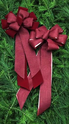 BCD16 - Red Burlap over Red Poly Overlay and Combow Duet