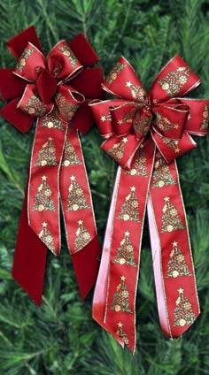 BCD22 - Christmas Tree on Red Satin Duet