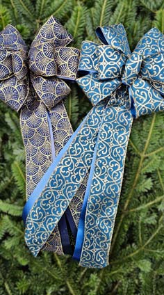 Glittering Golds on Blues Duett